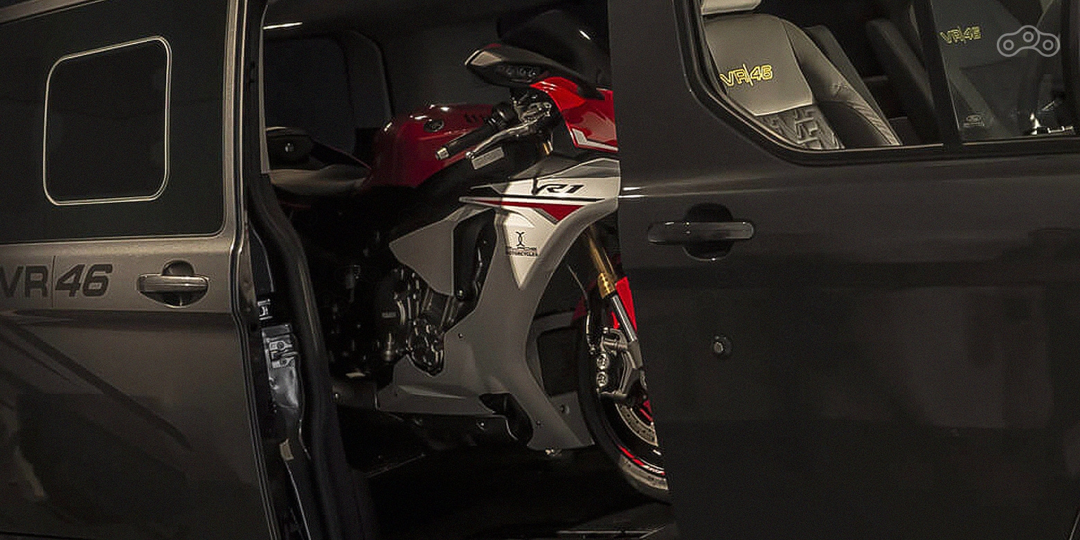 Микроавтобус Ford Transit VR46, адаптированный для перевозки мотоциклов