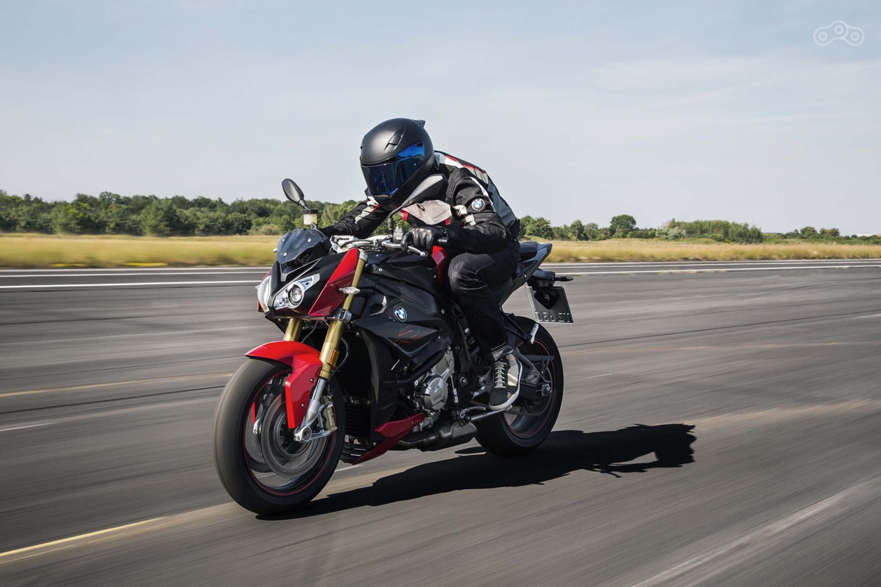 Новая расцветка мотоцикла S1000R – Racing Red & Blackstorm
