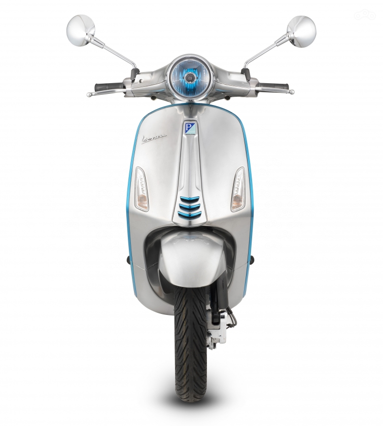 Яркие элементы оформления электроциклов символизируют «технологичный» вектор развития