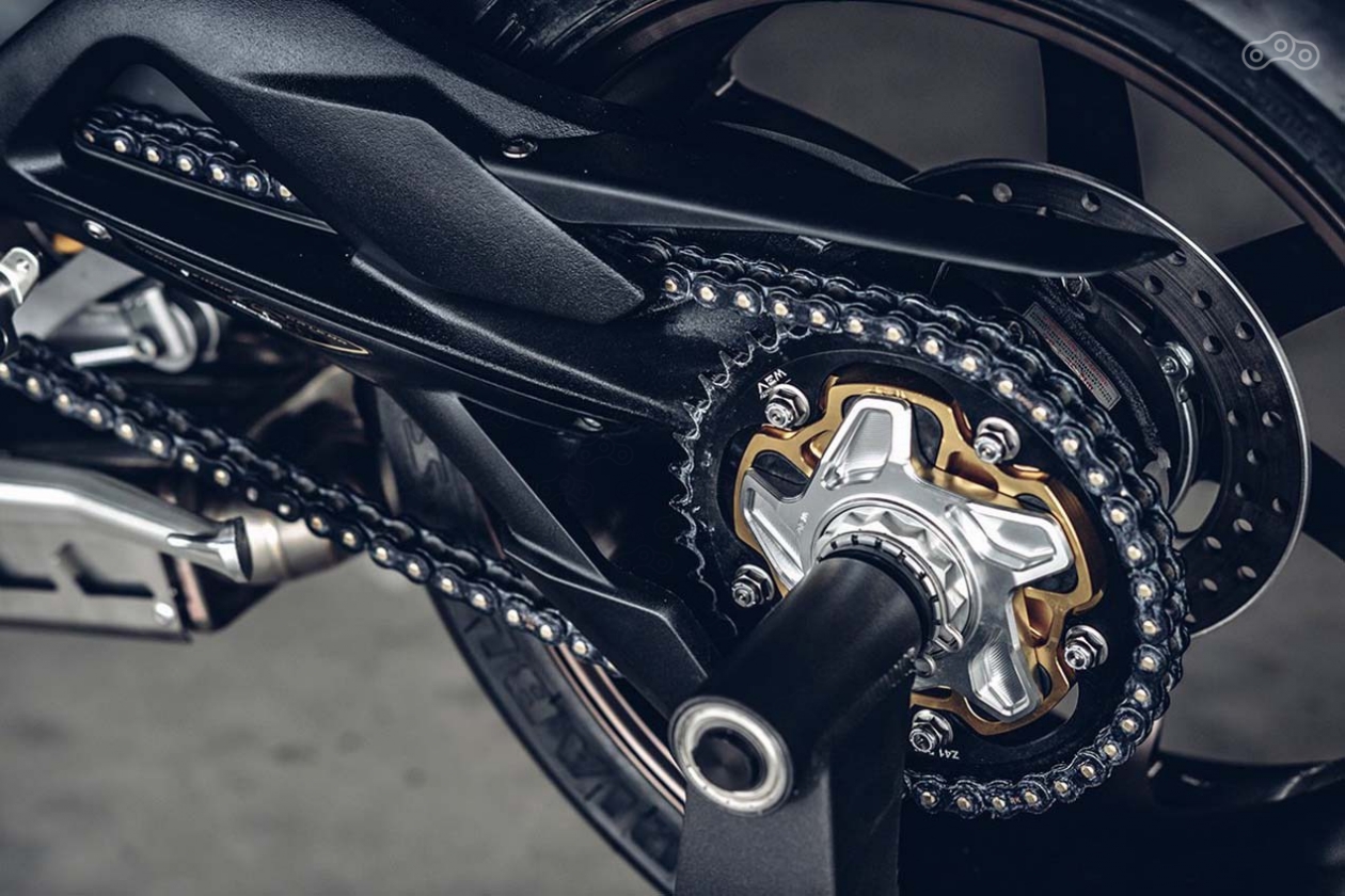 Ballistic Trident может похвастать кастомной чёрно-золотой ведомой звездой от AEM Factory