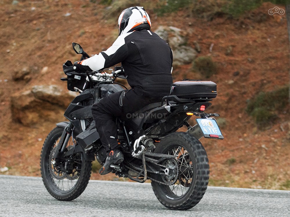 На прототипе уже установлены пассажирские ручки и крепления для багажной системы