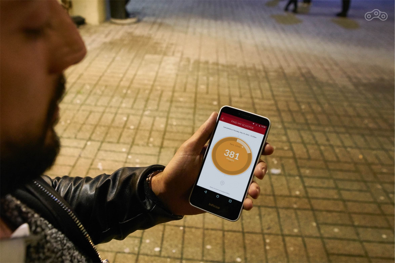 Приложение показывает расстояние и направление до припаркованной техники