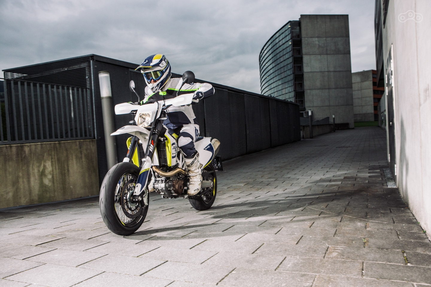 Новинки 2016 года, мотоциклы семейства 701 стали главным двигателем продаж Husqvarna