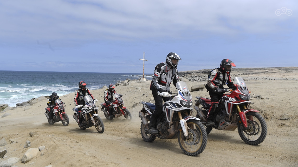 Команда испытателей новых покрышек Metzeler MC 360