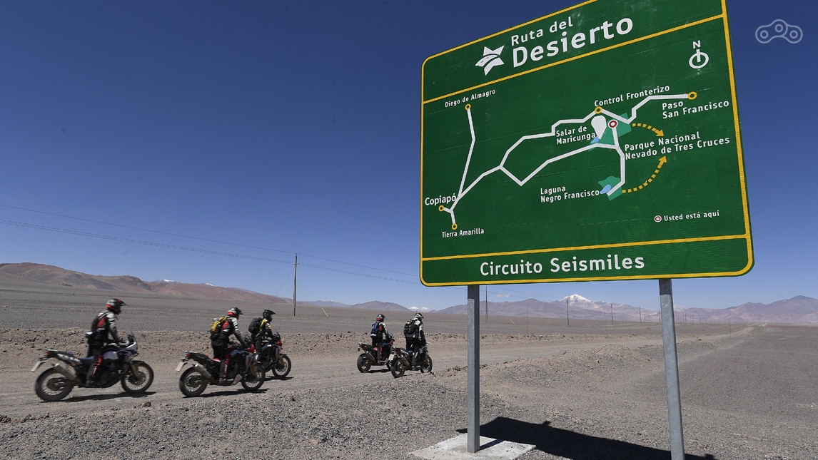 Совместная экспедиция Honda и Metzeler к вершине вулкана Охос-дель-Саладо на мотоциклах Honda Africa Twin CRF1000L 2017