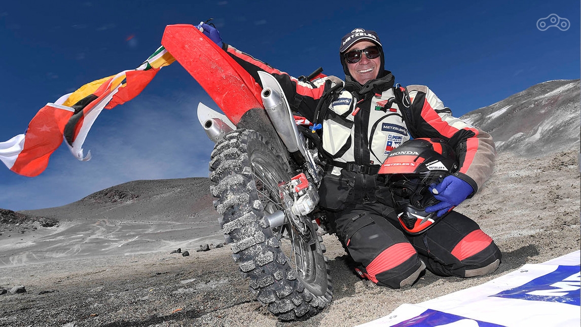 Совместная экспедиция Honda и Metzeler к вершине вулкана Охос-дель-Саладо на мотоциклах Honda Africa Twin CRF1000L 2017