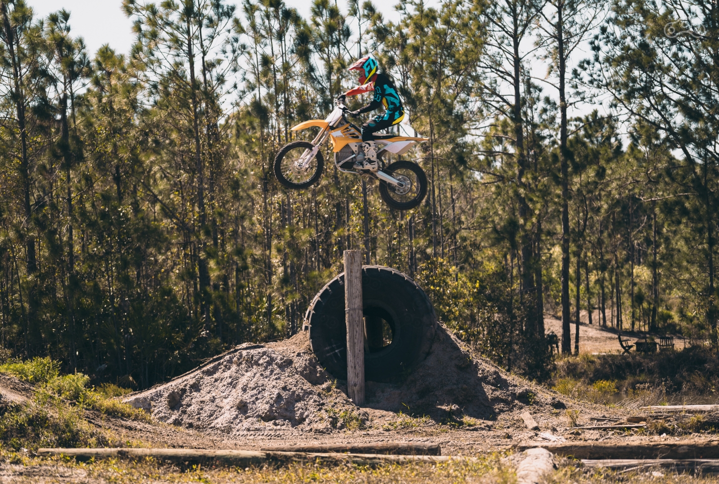 Сполна насладиться электроцикломи Redshift MX и SM получиться только на закрытых треках – байки не омологированы для ДОП