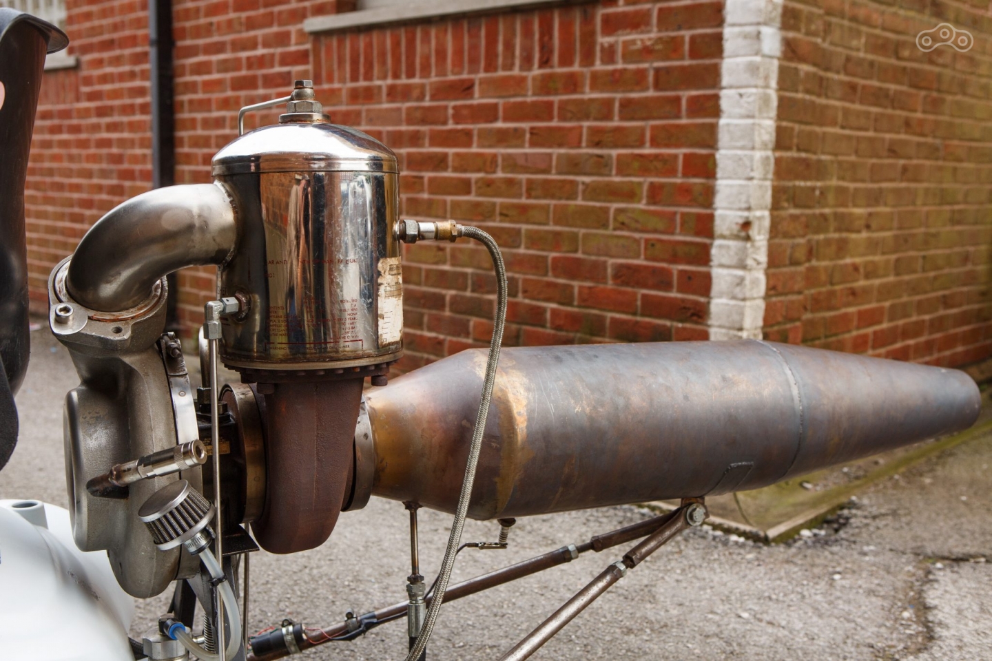 Экомобилик (скутер для людей с ограниченными возможностями) британских энтузиастов оснащён самодельным реактивным двигателем