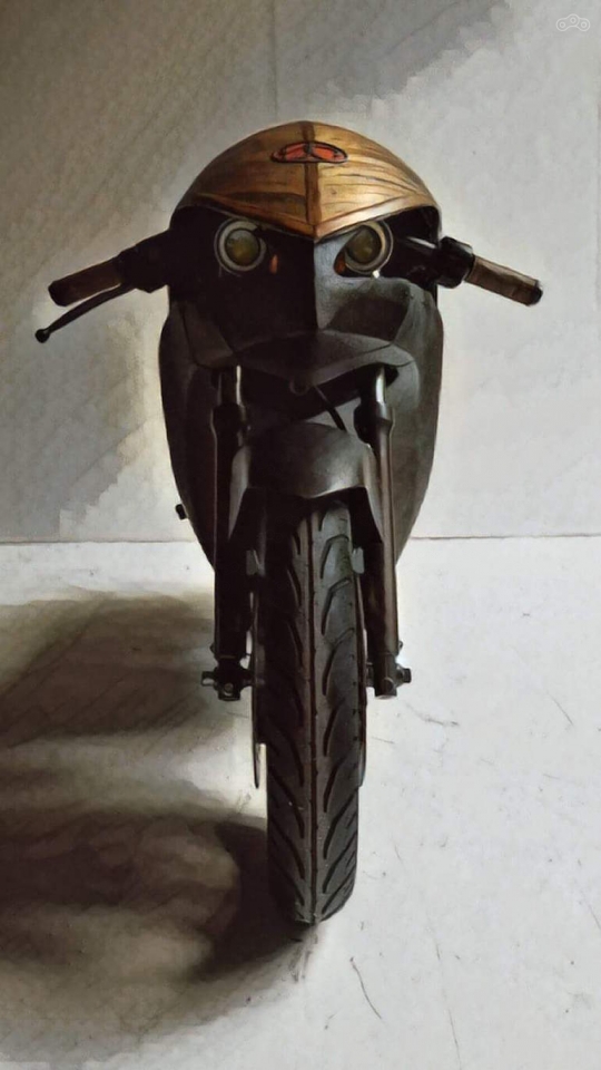 Передняя часть электробайка напоминает хищную птицу