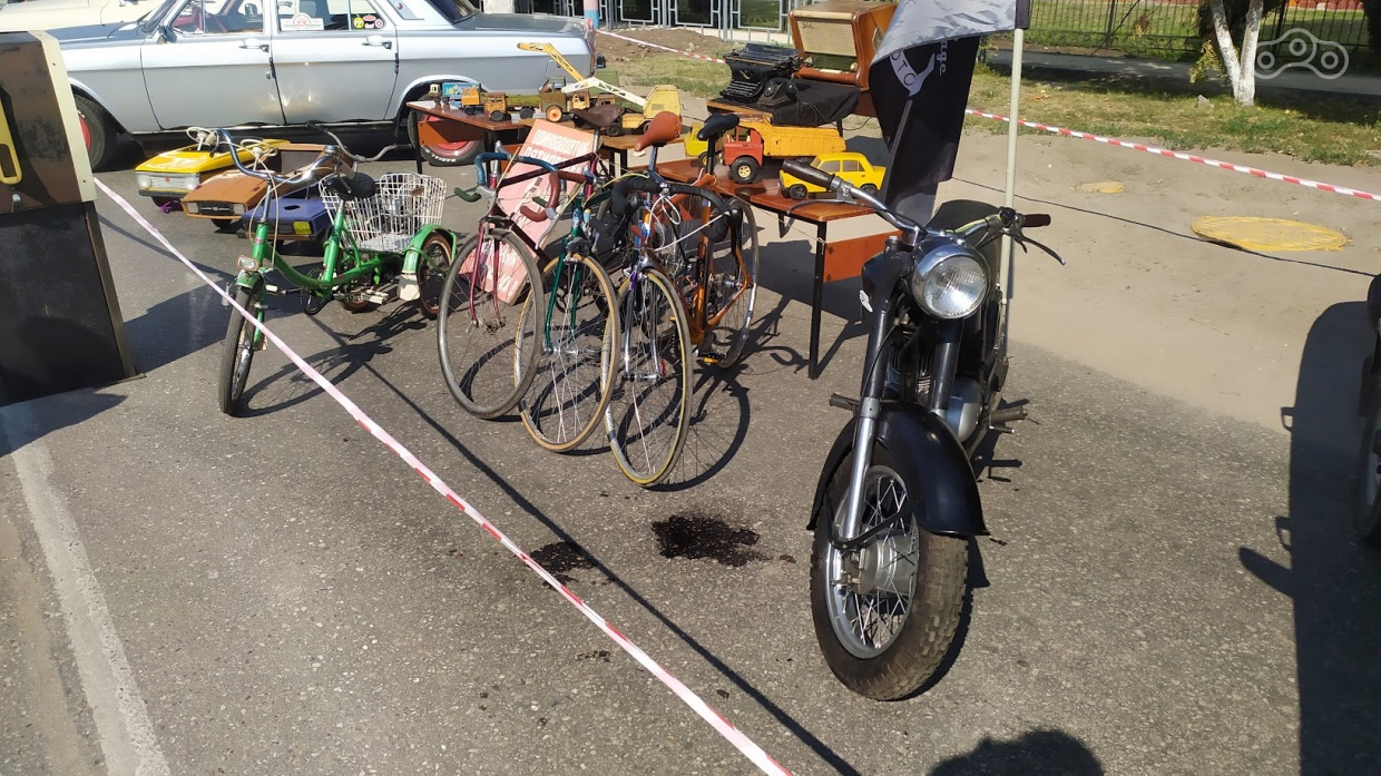 Если под советской техникой нет лужи, то в советской технике нет жидкостей