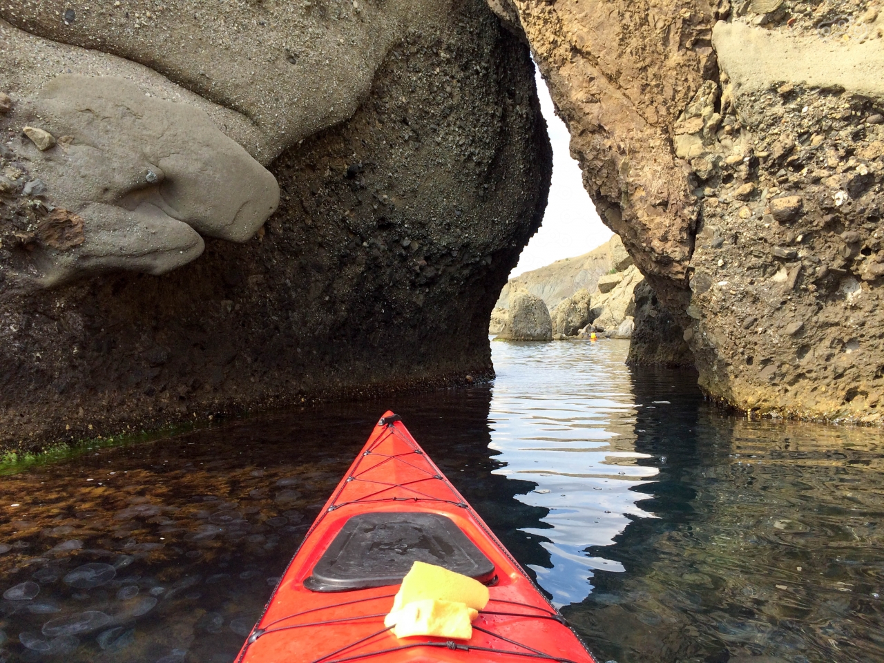 идем вдоль берега