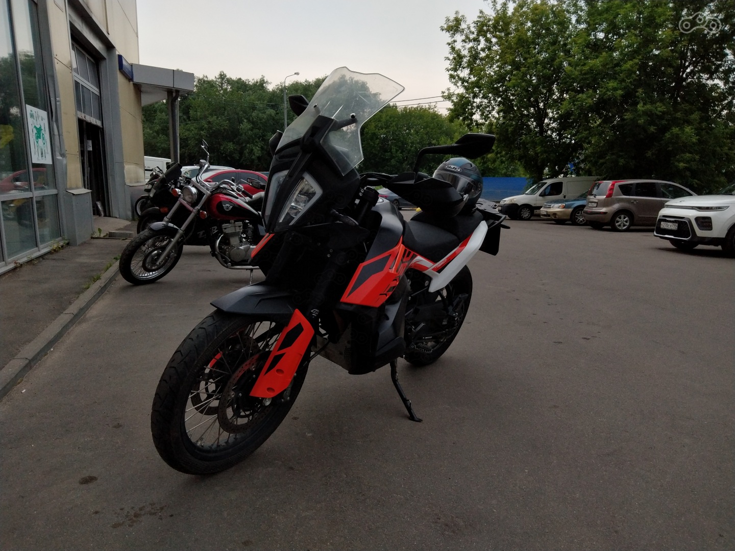 Внешне не всем заходит, но по мне неплох. Во всяком случае узнаваем.