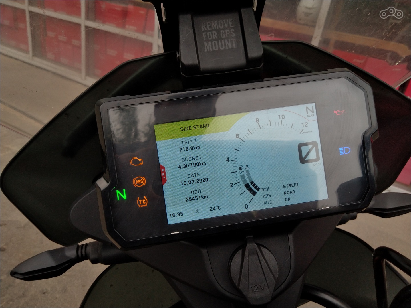 Предпочитаю "приборы по старинке", но в плане количества предоставляемой инфы - мечта статодрочера.